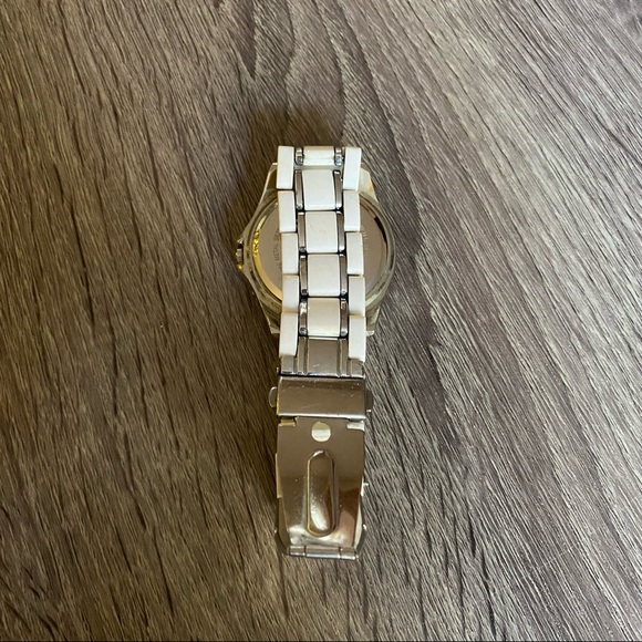 White Plastic Metal Accent Enamel Water Resistant Mother of Pearl Dial Watch - Picture 4 of 12